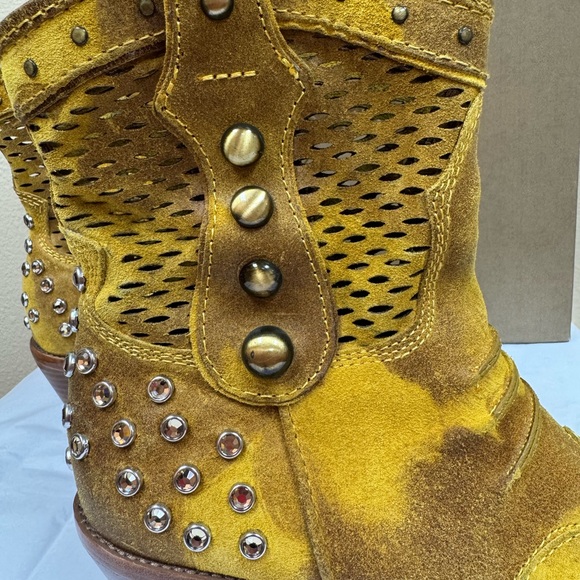 Donald J Pliner Soroh vintage suede boots - Picture 6 of 13